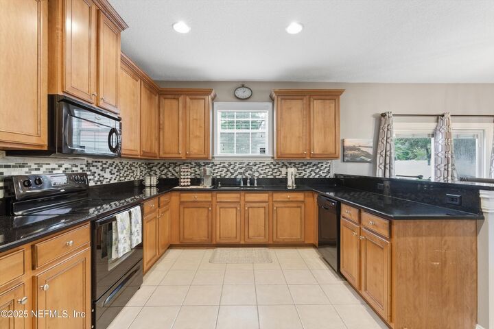 Property Photo: 12441 Blackwater Court FL 32223