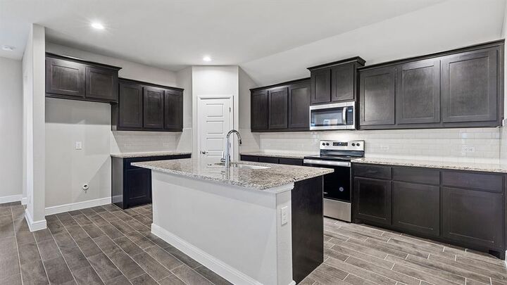 Property Photo:  413 Sunflower Trail  TX 76033