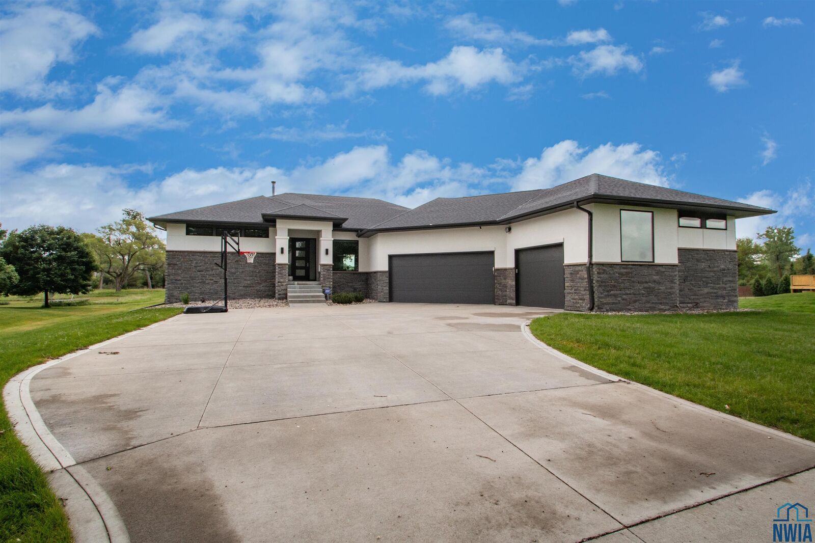 Property Photo: 920 Wynstone Drive SD 57038