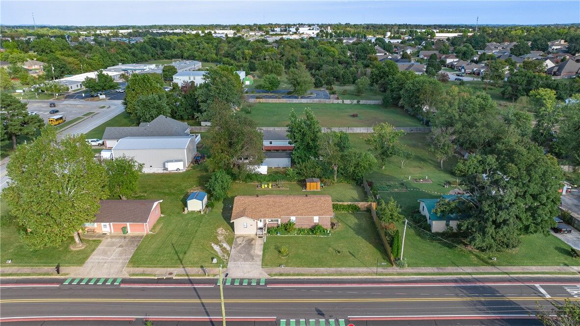 Property Photo: 2011 S 13th Street AR 72758