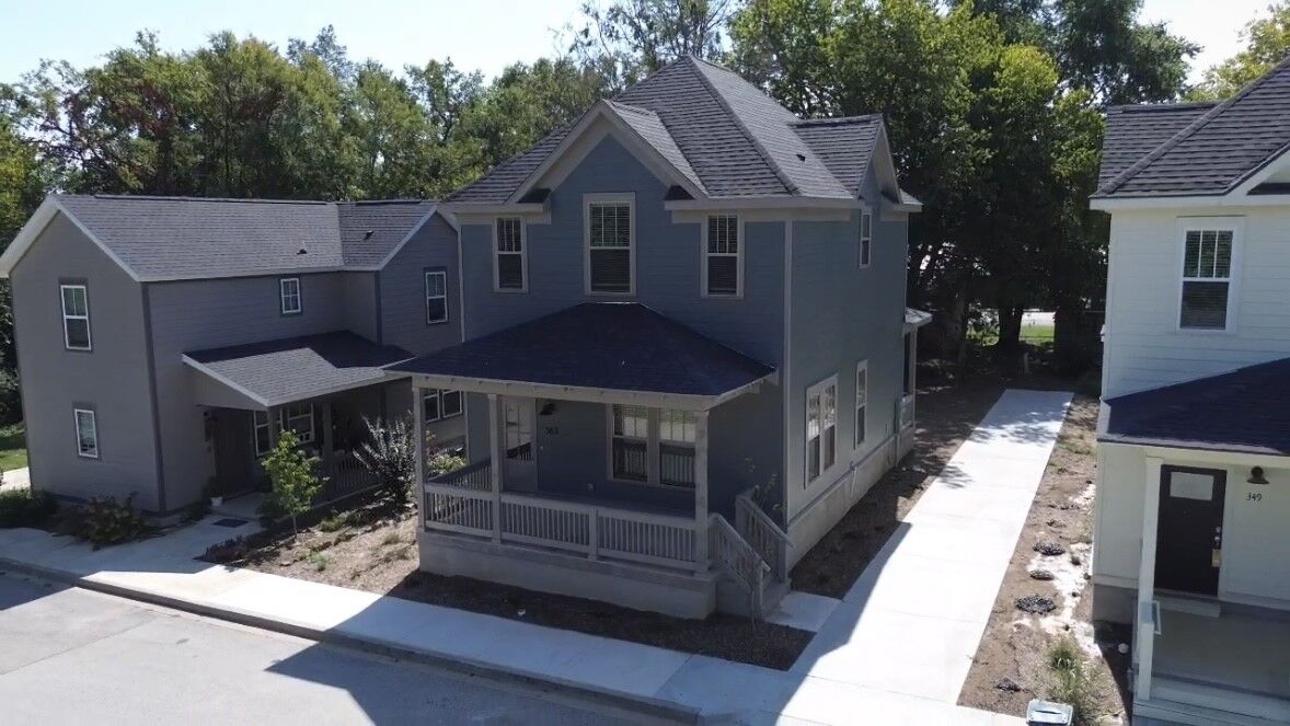 Property Photo: 363 E 11th Street AR 72701