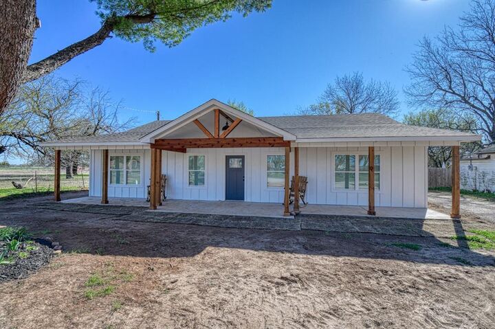 Property Photo: 524 NE 5th OK 73051
