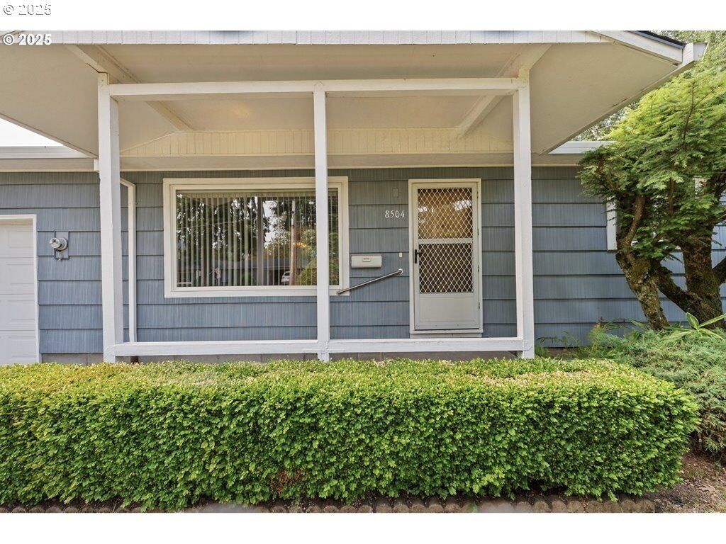 Property Photo: 8504 NE Eugene St NE OR 97220