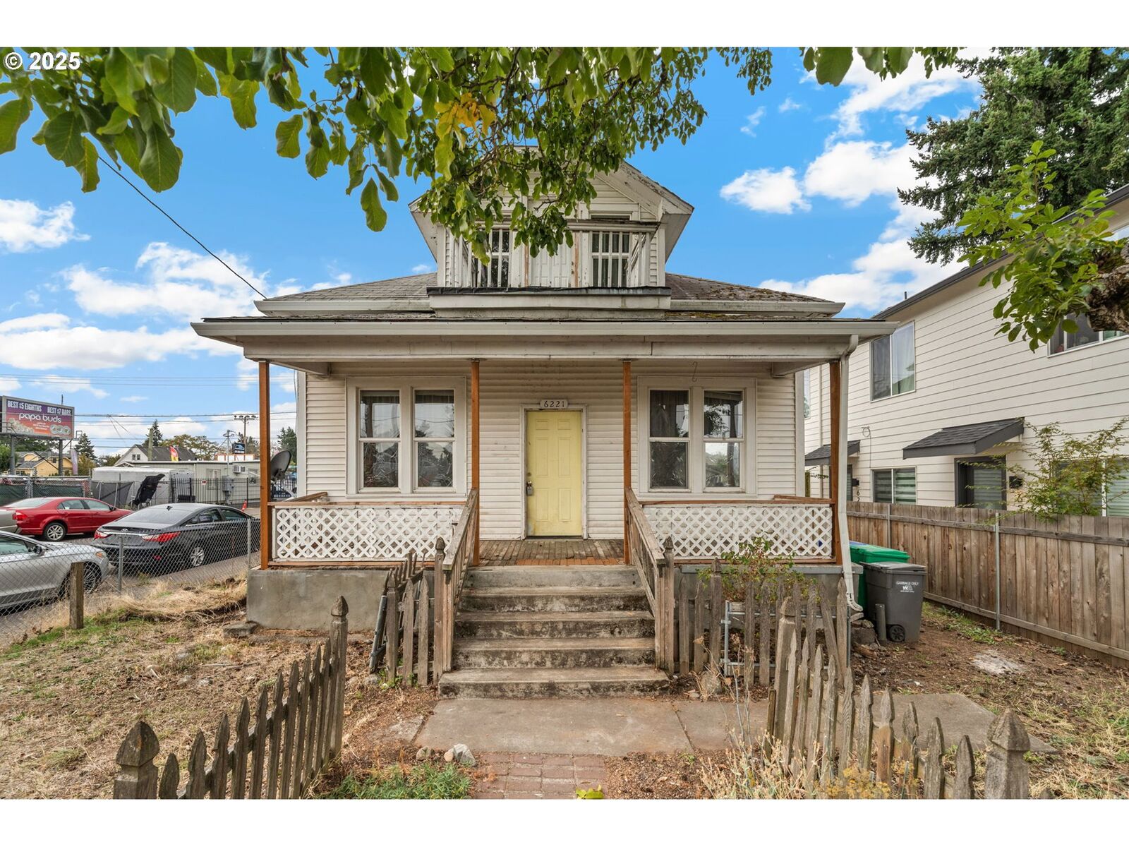 Property Photo:  6221 SE 83rd Ave  OR 97266
