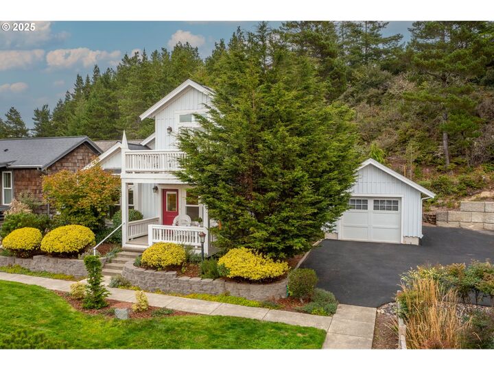 Property Photo: 360 Jackson Way OR 97130