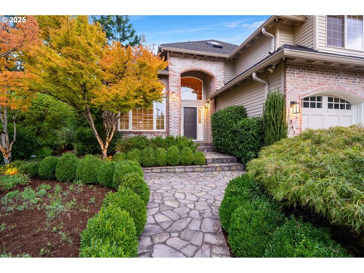Property Photo: 5437 Rosalia Way OR 97035
