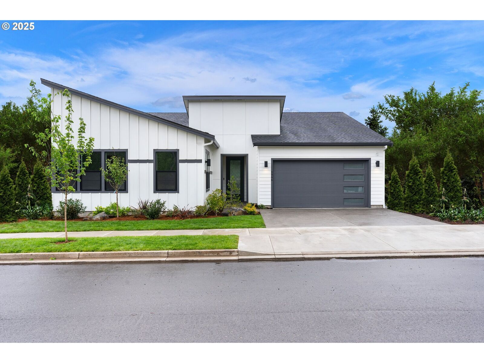 Property Photo: 2728 N 49th Ave WA 98607