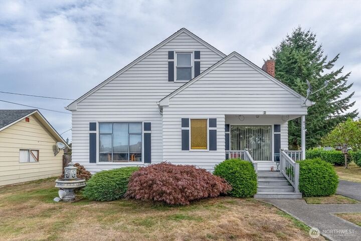 Property Photo: 475 S 2nd Street WA 98612