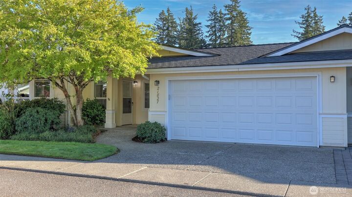 Property Photo: 21827 SE 275th Street 18 WA 98038