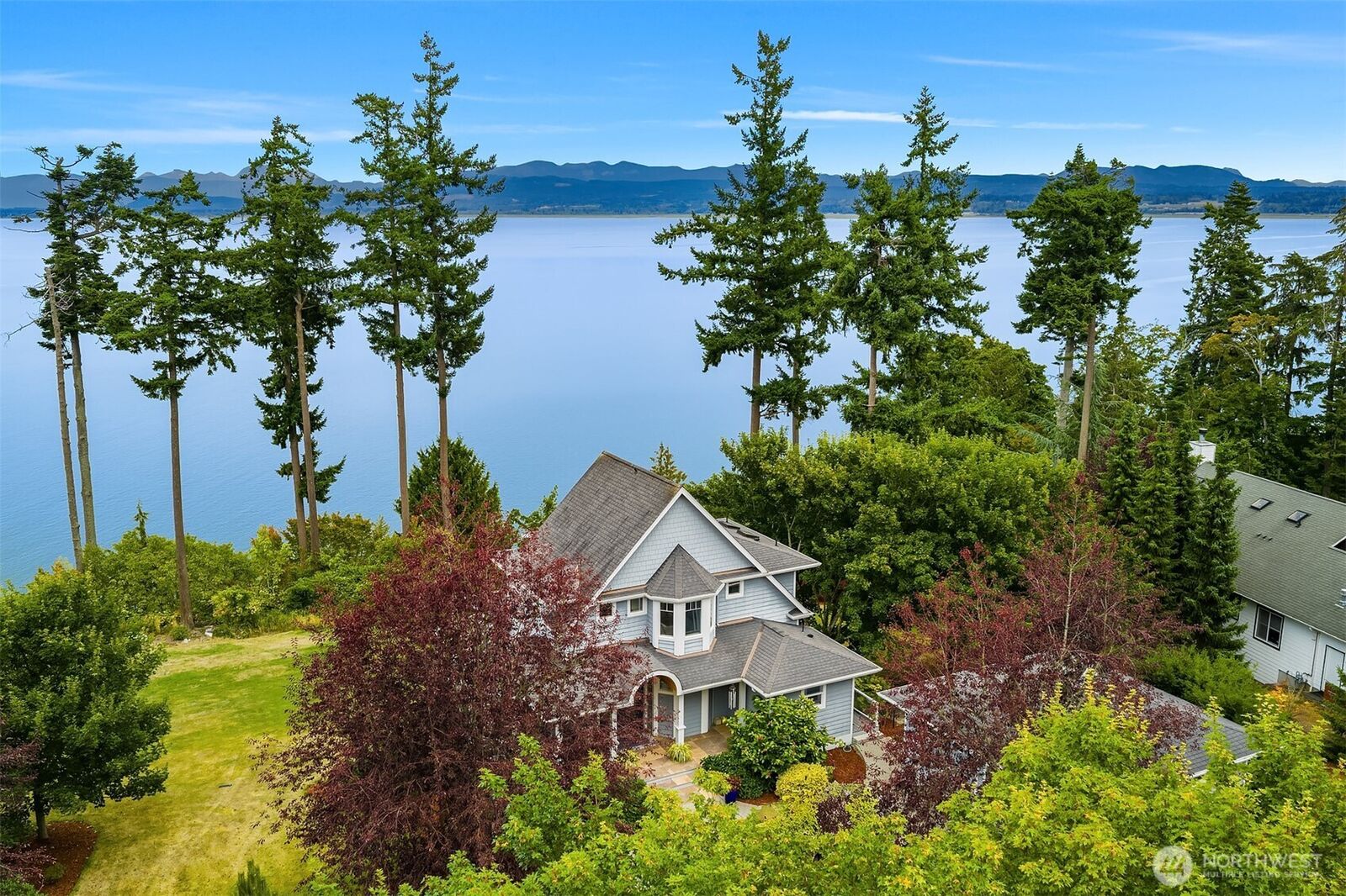 Property Photo: 715 Tillicum Way WA 98282
