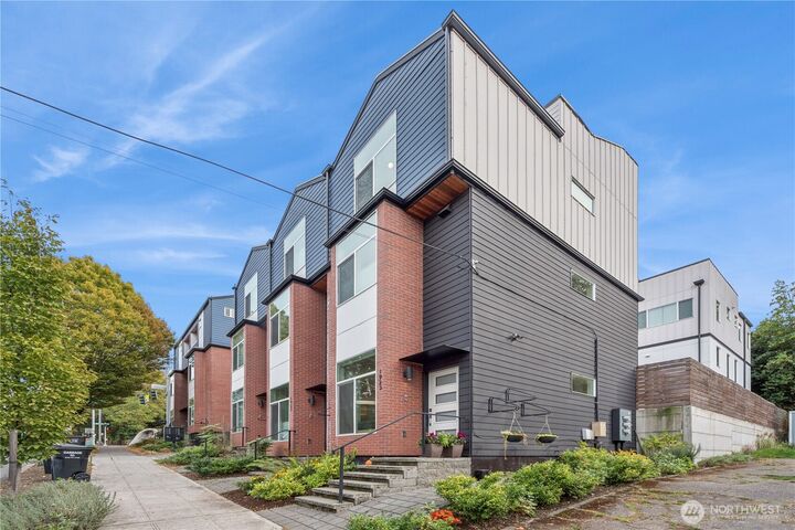 Property Photo: 1923 N 50th Street WA 98103