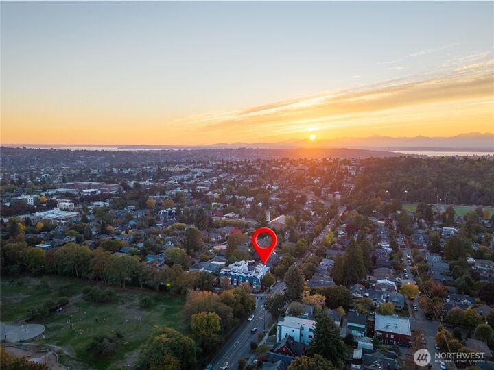 Property Photo: 1923 N 50th Street WA 98103
