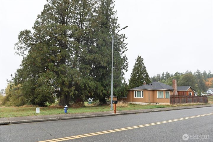 Property Photo: 811 Odell St WA 98230