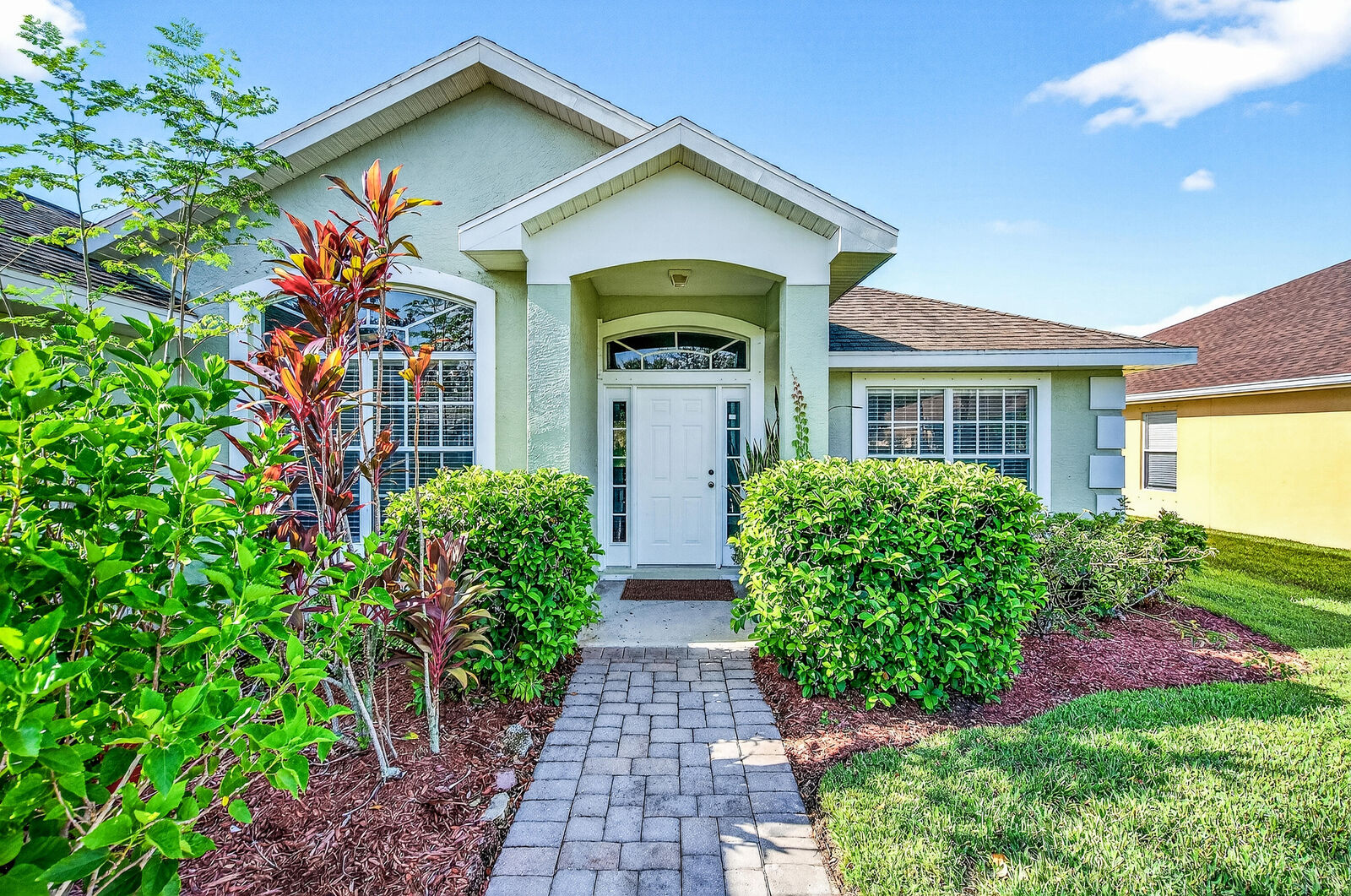Property Photo: 520 N Valencia Circle SW FL 32968