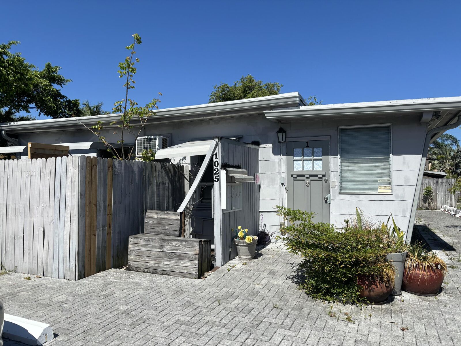 Property Photo: 1025-1027 NE 16 Terrace FL 33304