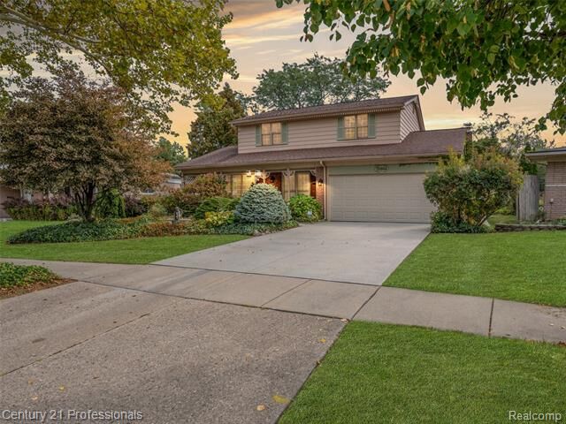 35604 Alta Vista Dr Drive  Sterling Heights MI 48312 photo