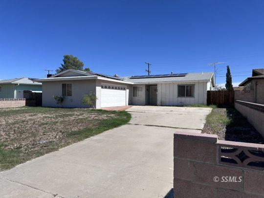 Property Photo: 324 Gold Canyon Dr CA 93555