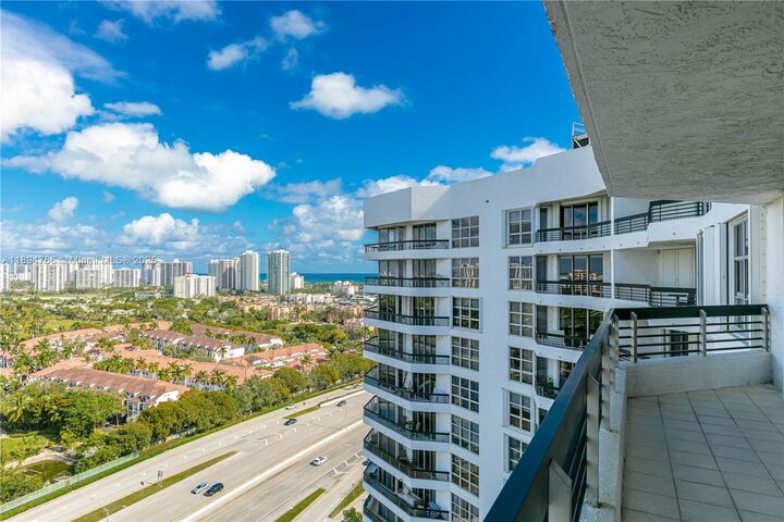 Property Photo: 3400 NE 192nd St Lph5 FL 33180