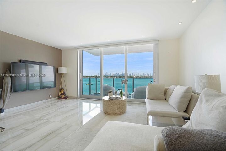 Property Photo:  1000 West Ave 417  FL 33139 