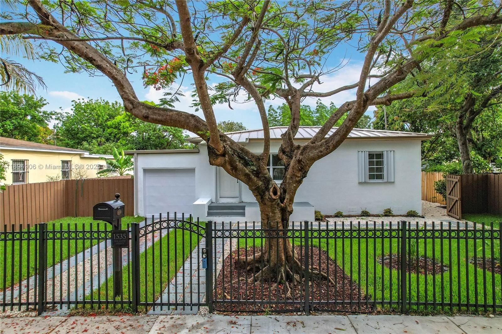 Property Photo: 1535 NW 124th St FL 33167