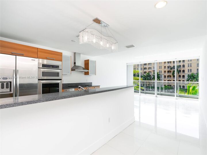 Property Photo: 2950 NE 188th St 225 FL 33180