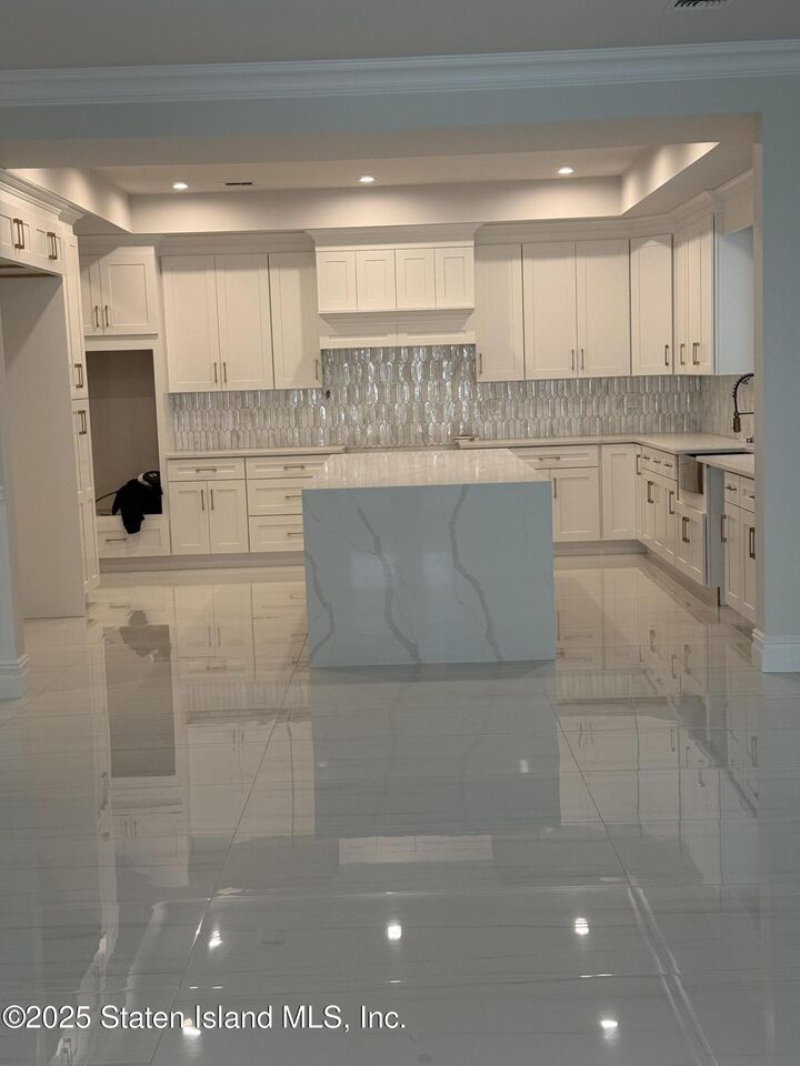 Property Photo: 171 Androvette Avenue NY 10312