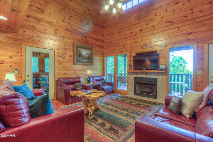 Property Photo: 3810 Old Mountain Road TN 37876