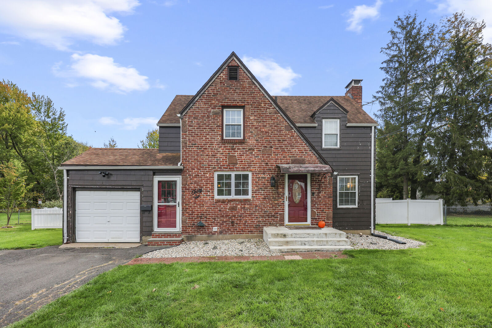Property Photo: 36 Hartt Lane CT 06111