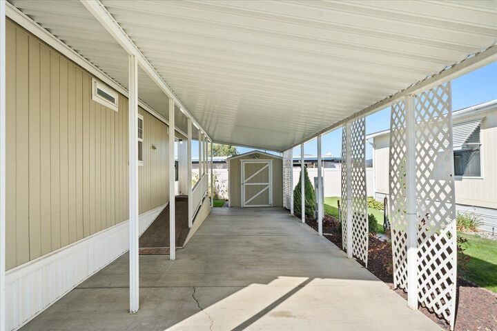 Property Photo: 17001 E Meadowbrook Ln #6 WA 99016