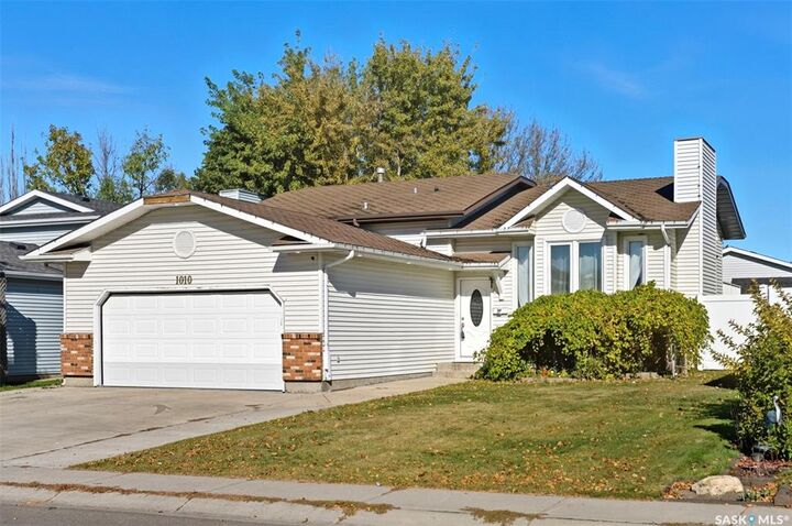 Property Photo: 1010 Haslam Crescent SK S7S 1C8