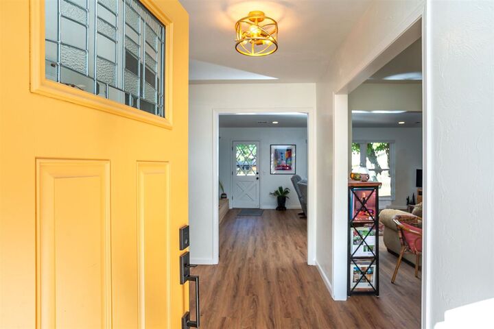 Property Photo:  2718 N Crescent Drive  OK 74075