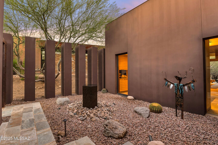 Property Photo:  5000 E Via Estancia Miraval 9  AZ 85739 