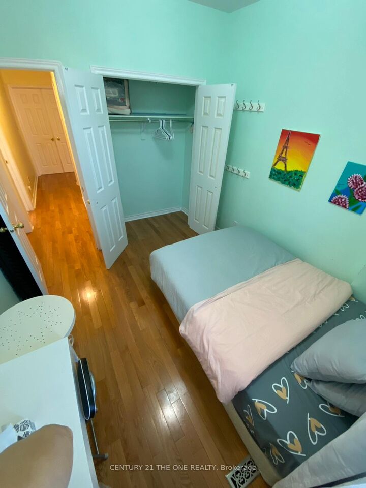 Property Photo:  123 Steeles Avenue E  ON M2M 3Y5