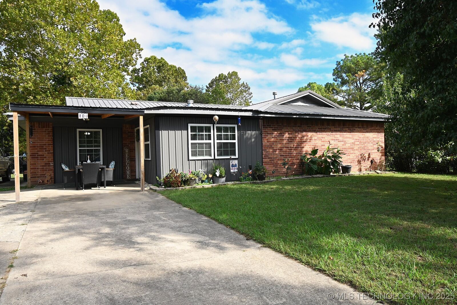 Property Photo: 104 Geneva Circle OK 74435