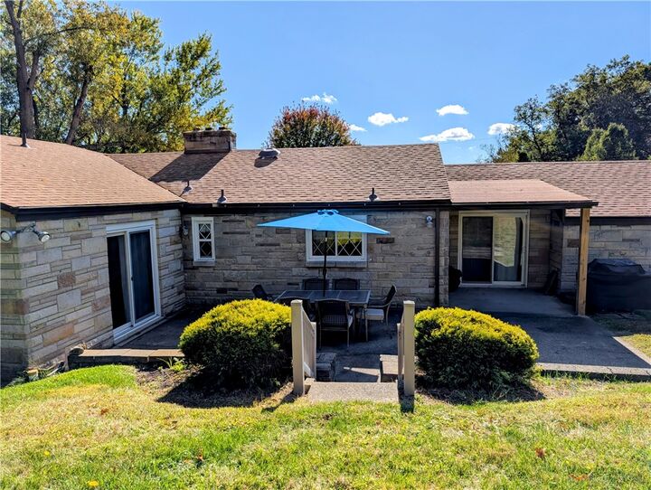 Property Photo: 649 Rolling Green Dr Pa Rolling Green Dr PA 15102