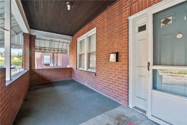 Property Photo:  422 N 3rd St  PA 15025 