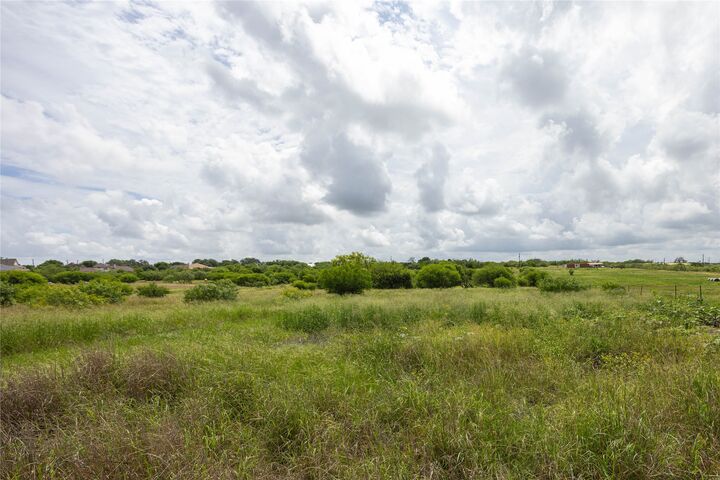 Property Photo:  6868 Pfeil Road  TX 78154 