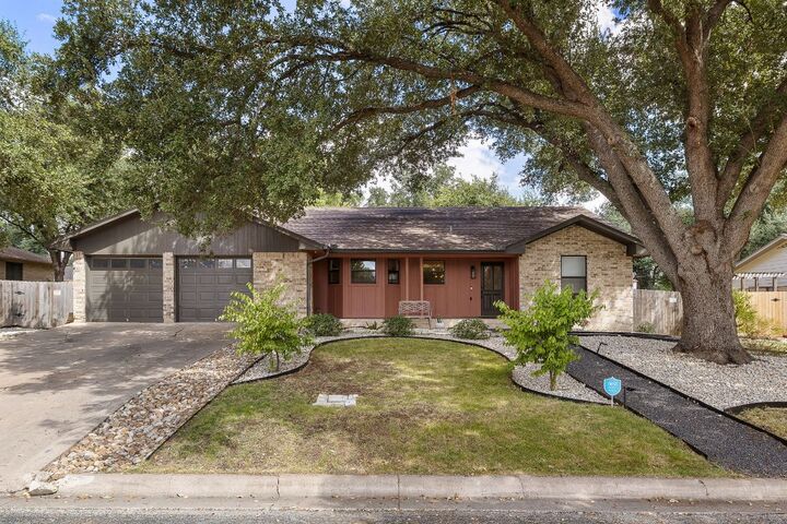 2202 Carolyn Drive  Taylor TX 76574 photo