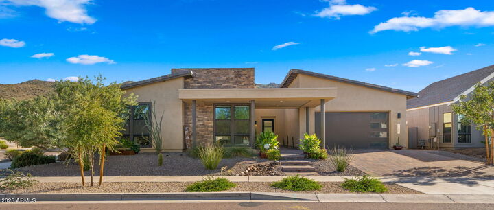 Property Photo: 1353 E Paseo Way AZ 85042