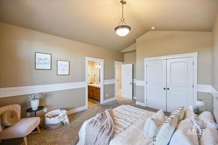 Property Photo: 1479 W Oakhampton Dr ID 83616