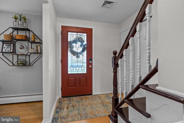 Property Photo: 6 Plymouth Lane PA 19067