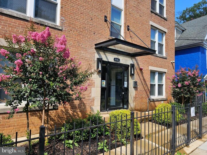 Property Photo: 4106 Gault Place NE 5 DC 20019