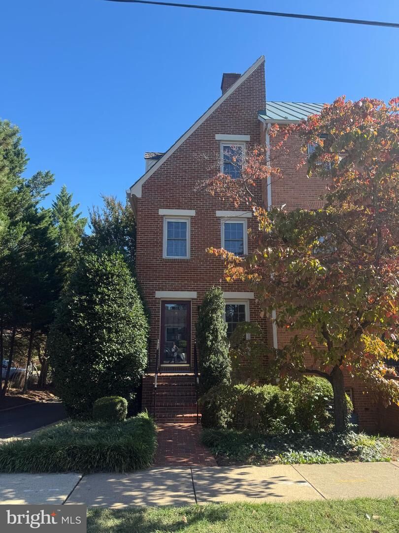 Property Photo: 811 College Avenue VA 22401