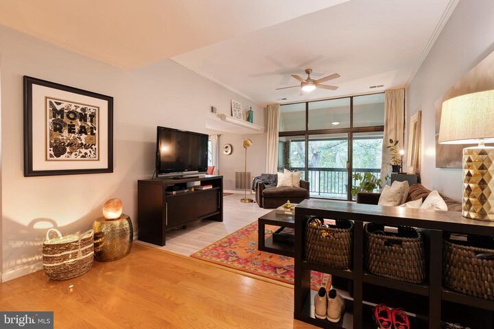 Property Photo: 1670 Parkcrest Circle 3B/300 VA 20190