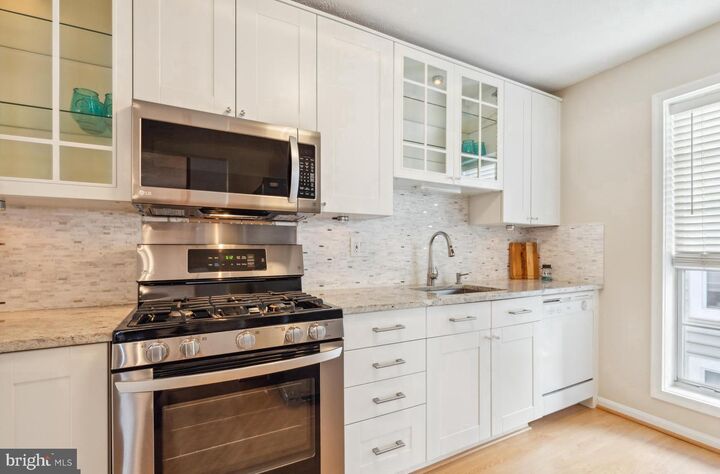 Property Photo: 10164 Oakton Terrace Road VA 22124