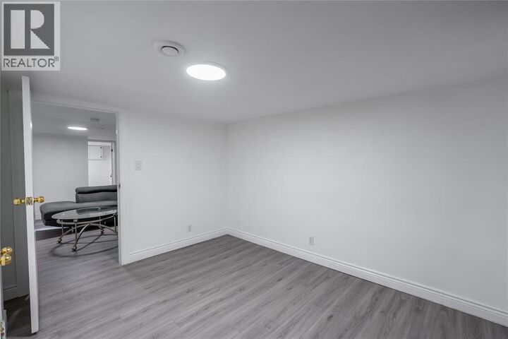 Photo de la propriété: 42 Warwick Drive ON N8A 3N4