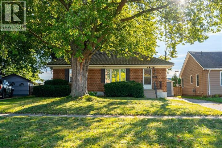 Photo de la propriété:  42 Warwick Drive  ON N8A 3N4