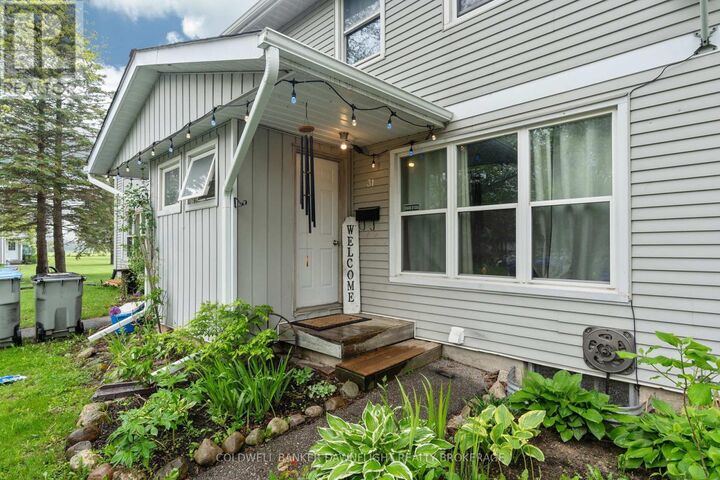 Property Photo:  31 St Charles Place 31  ON N0M 1L0 