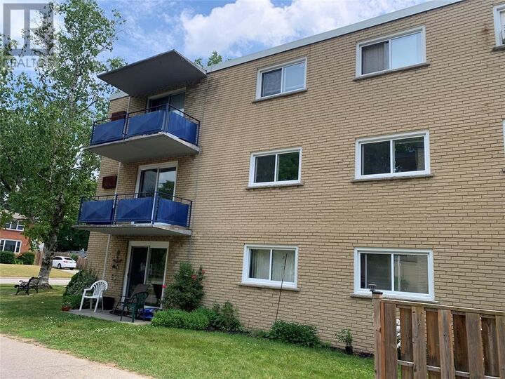 Photo de la propriété: 1075 Brenchley Avenue 306 ON N7S 1R6