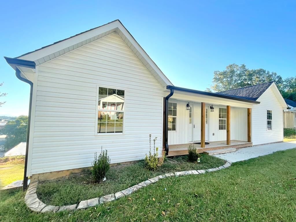 Property Photo: 503 Harris Street GA 30720